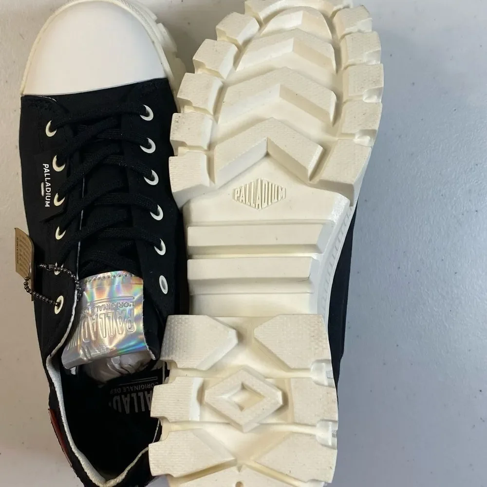 NIB Palladium Women’s Revolt Lo TX Black White Chunky Sole Sneaker Shoe - Size 8